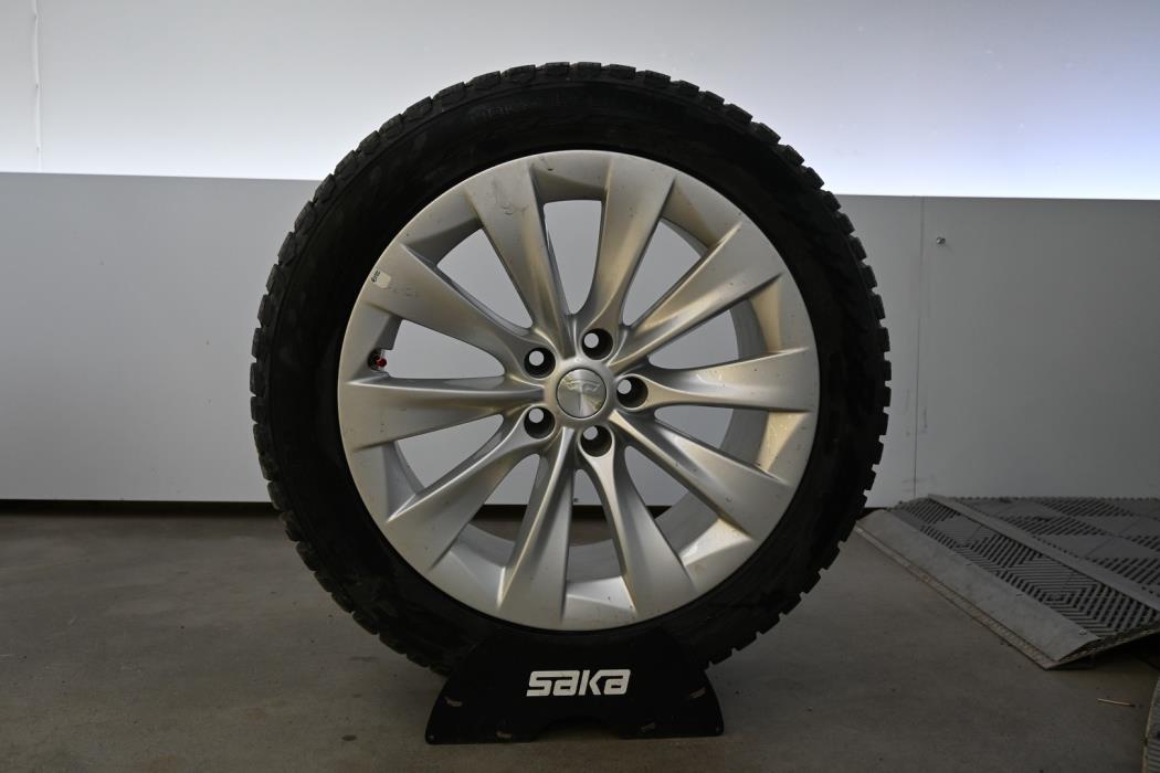 TESLA Model X 2021