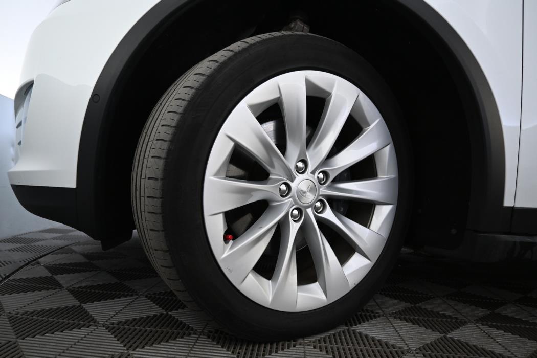 TESLA Model X 2021