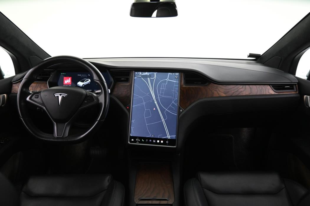 TESLA Model X 2021