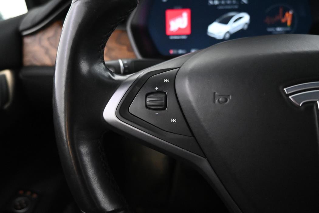TESLA Model X 2021