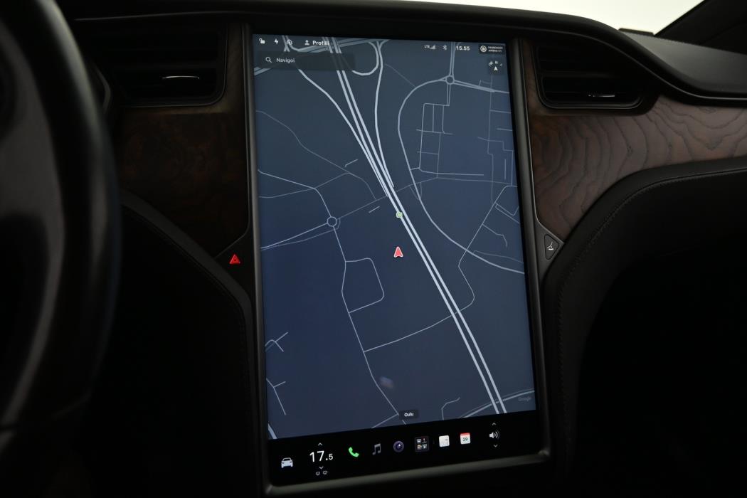 TESLA Model X 2021