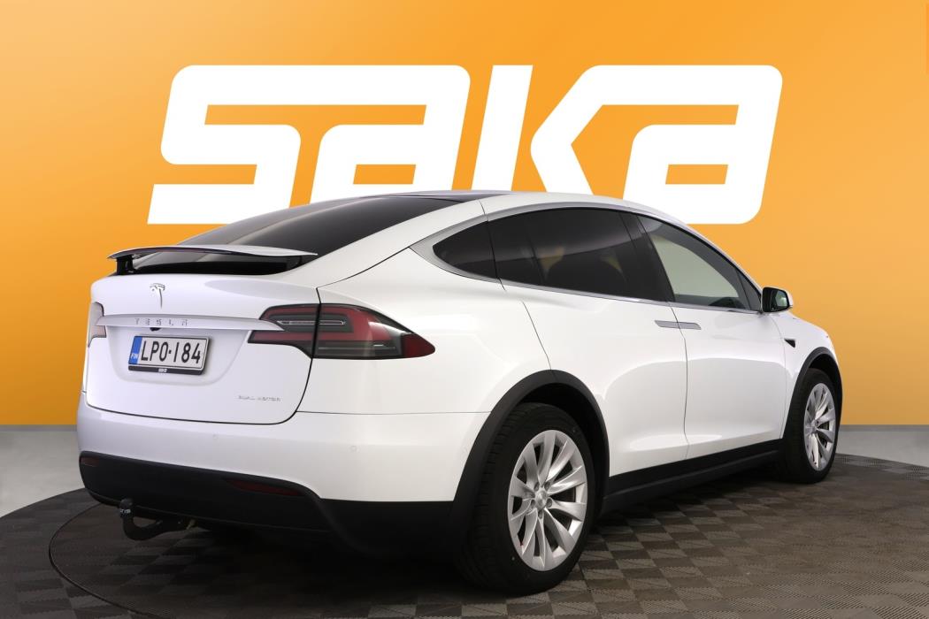 TESLA Model X 2021