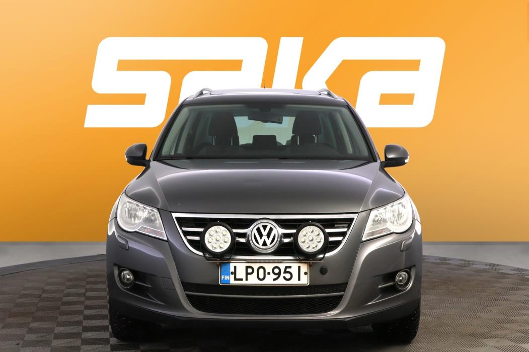 VOLKSWAGEN Tiguan 2011