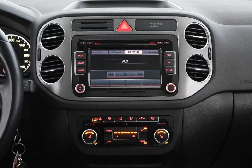 VOLKSWAGEN Tiguan 2011