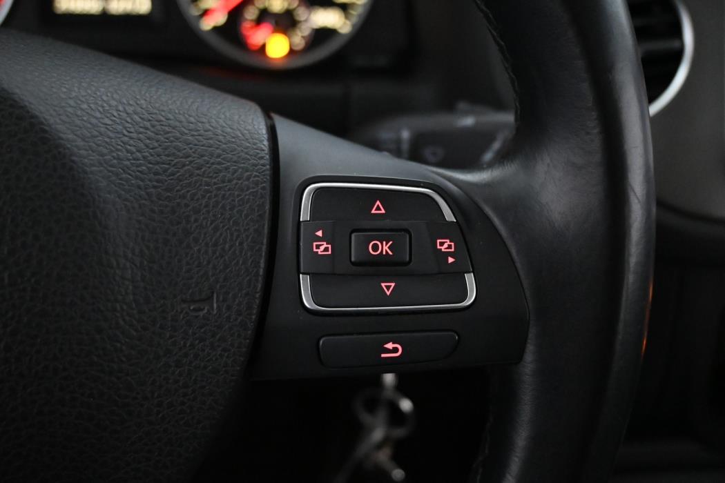 VOLKSWAGEN Tiguan 2011