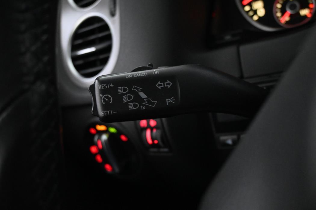 VOLKSWAGEN Tiguan 2011