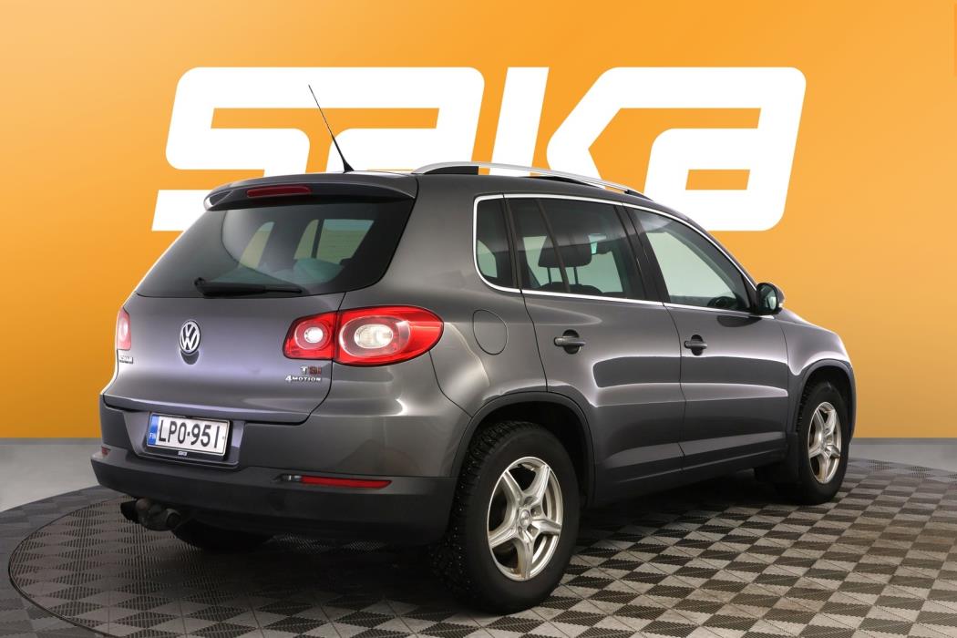VOLKSWAGEN Tiguan 2011