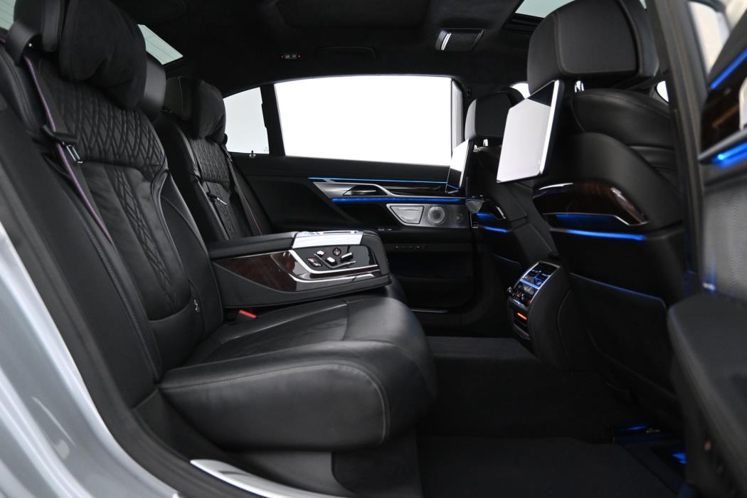 BMW 745 2020
