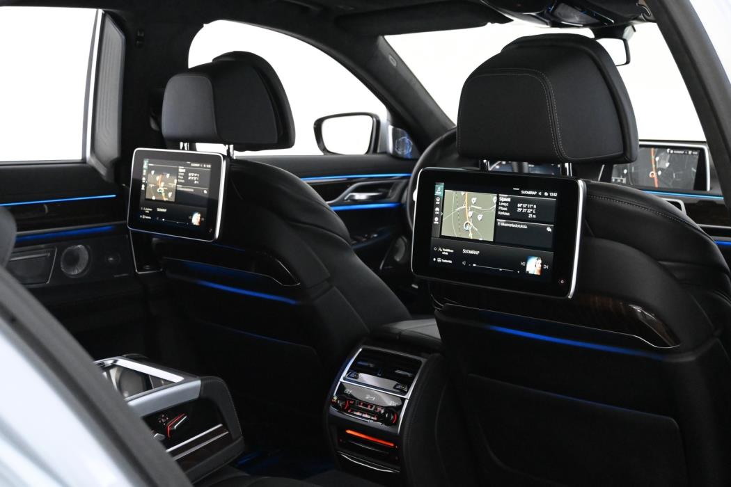 BMW 745 2020
