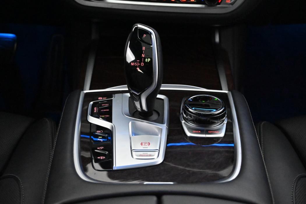 BMW 745 2020