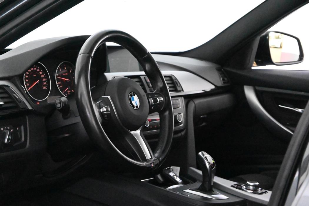 BMW 330 2013