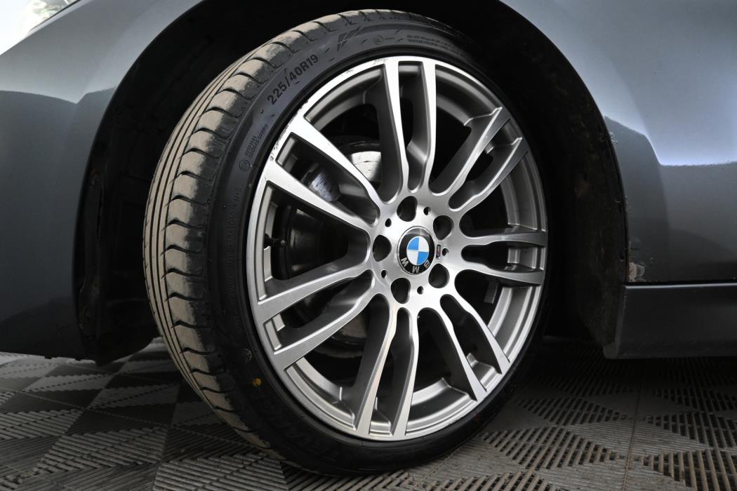 BMW 330 2013