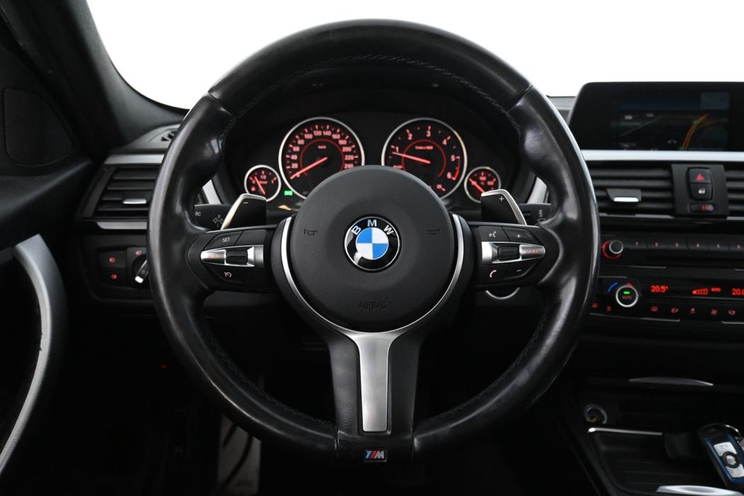 BMW 330 2013