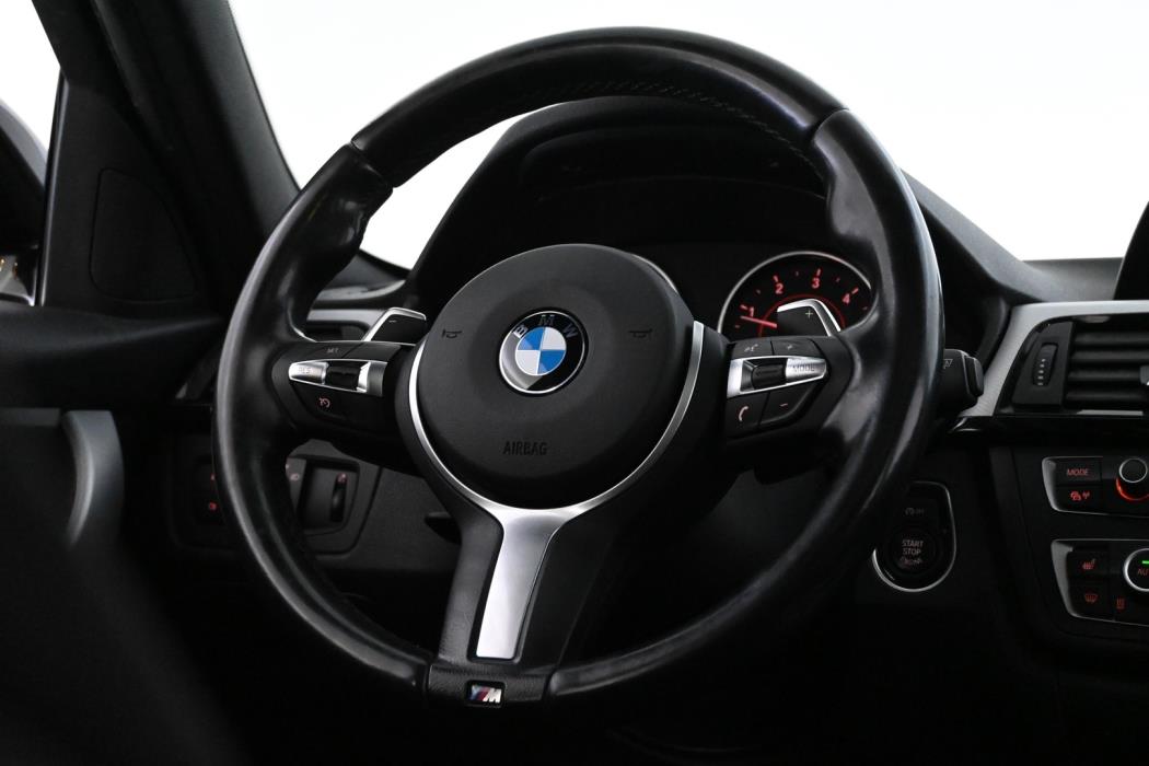 BMW 330 2013