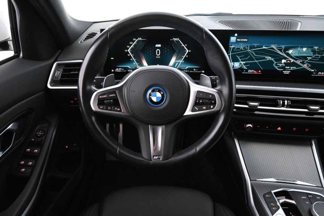 BMW 330 2023