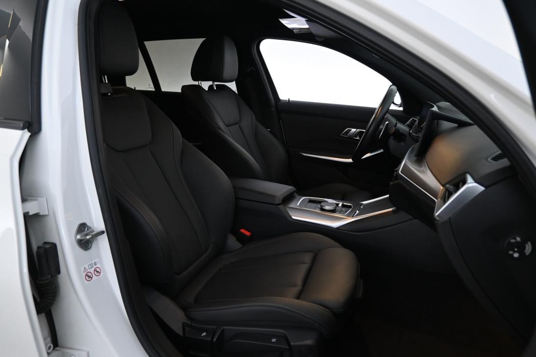 BMW 330 2023