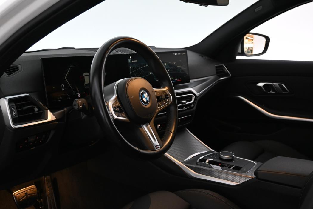 BMW 330 2023