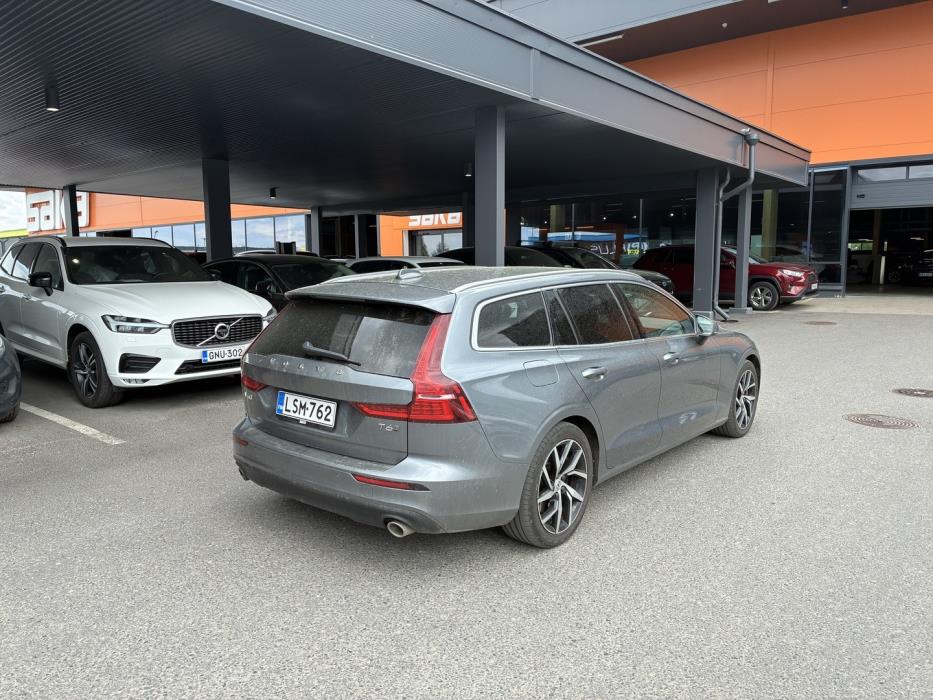 VOLVO V60 2020