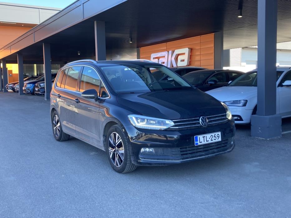 VOLKSWAGEN Touran 2023