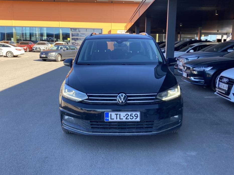 VOLKSWAGEN Touran 2023