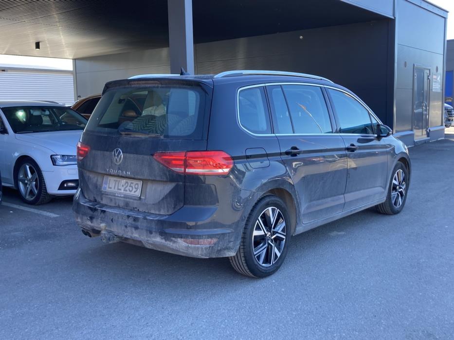 VOLKSWAGEN Touran 2023
