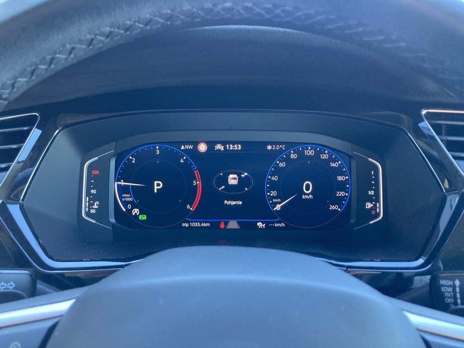 VOLKSWAGEN Touran 2023