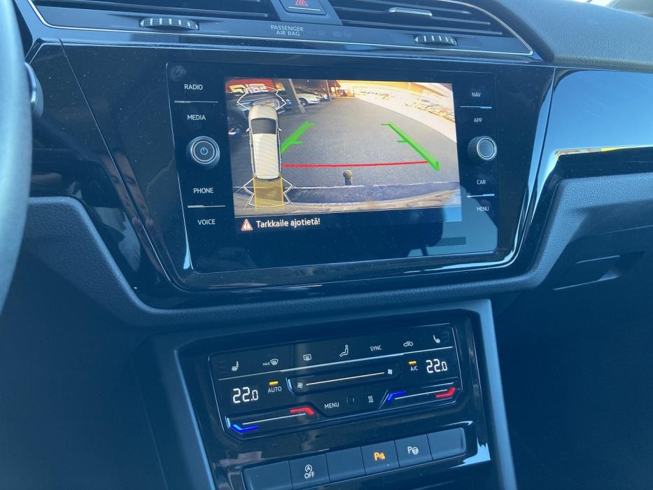 VOLKSWAGEN Touran 2023