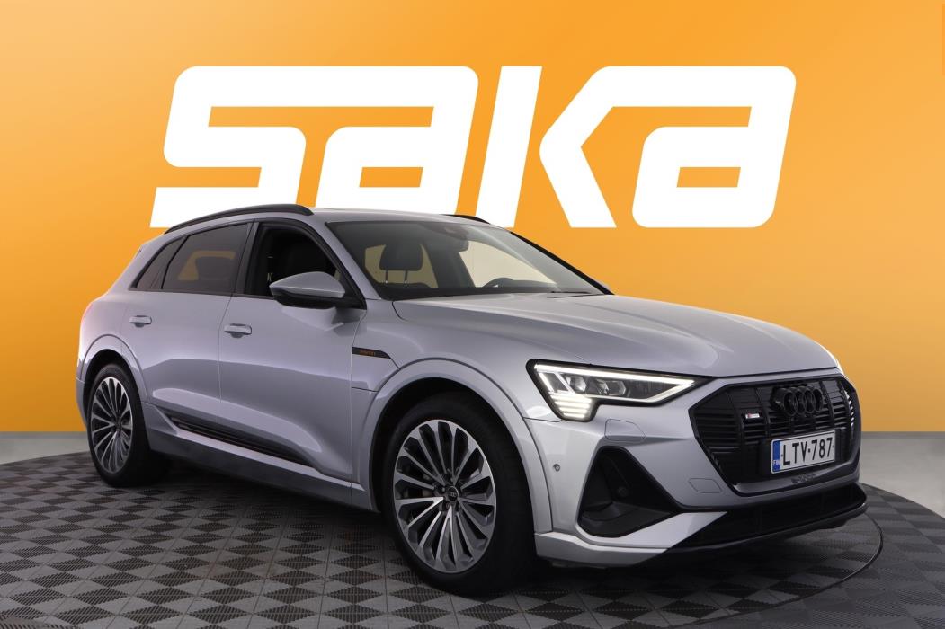 AUDI e-tron 2022