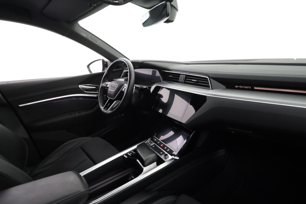 AUDI e-tron 2022
