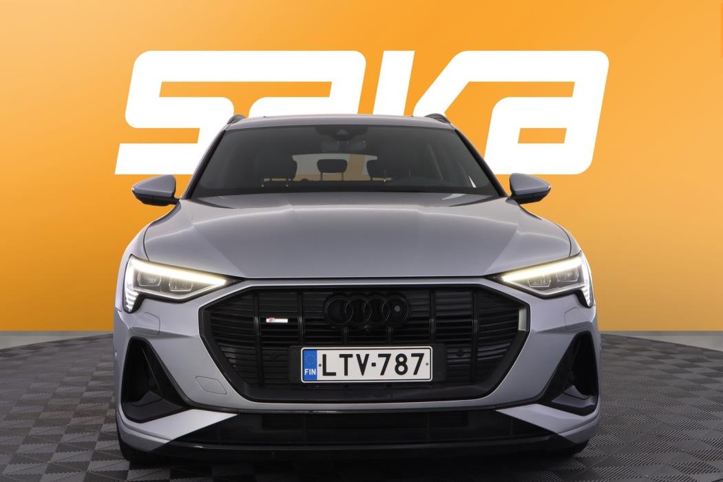 AUDI e-tron 2022