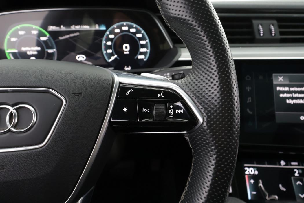 AUDI e-tron 2022