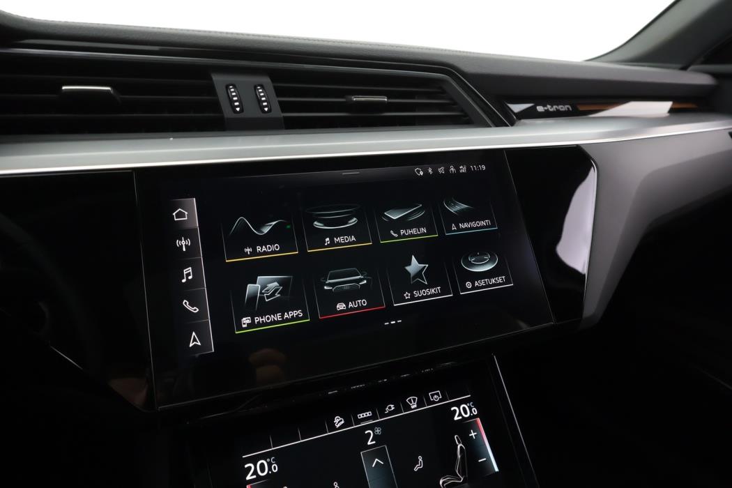 AUDI e-tron 2022