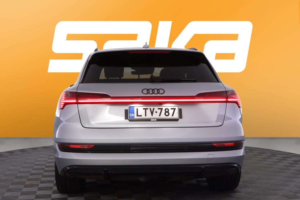 AUDI e-tron 2022