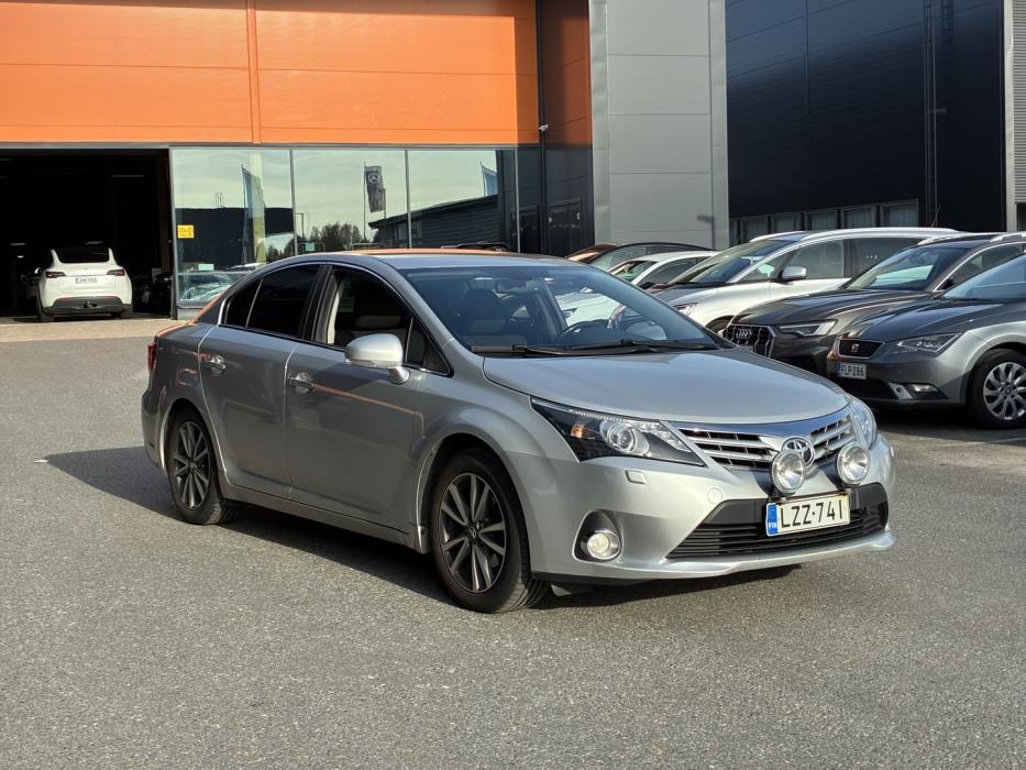 TOYOTA Avensis 2012