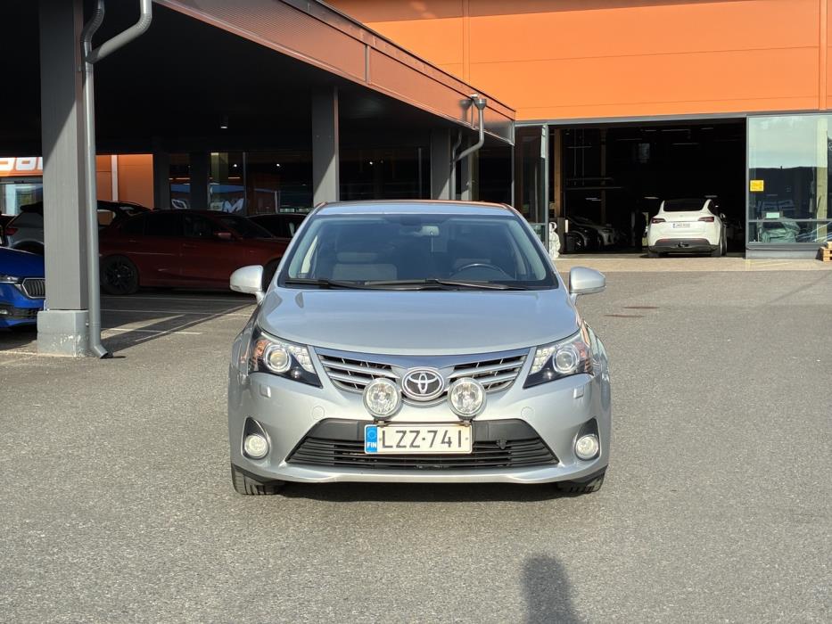 TOYOTA Avensis 2012