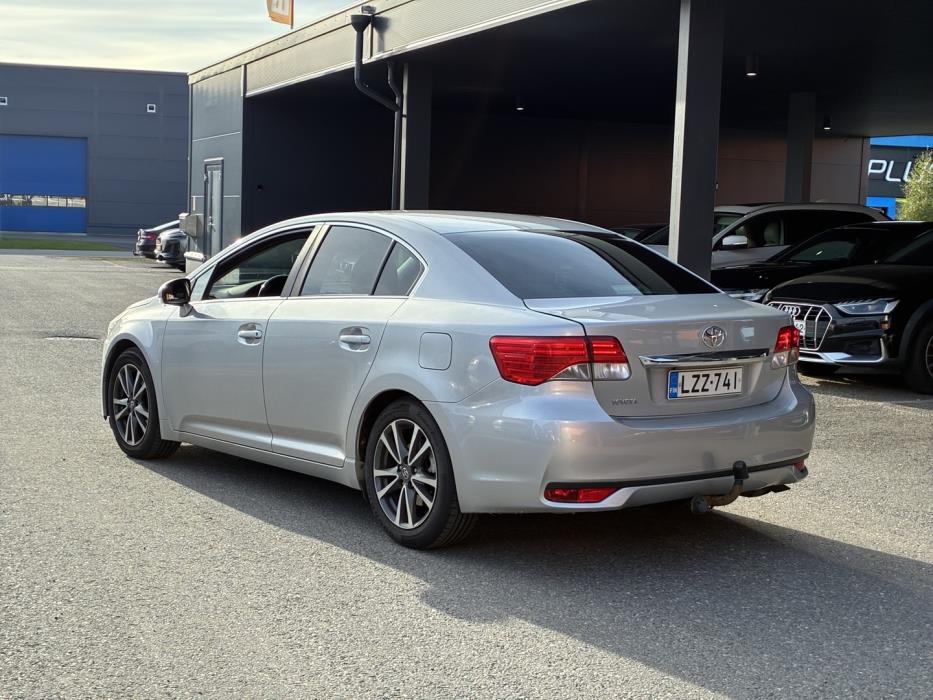 TOYOTA Avensis 2012
