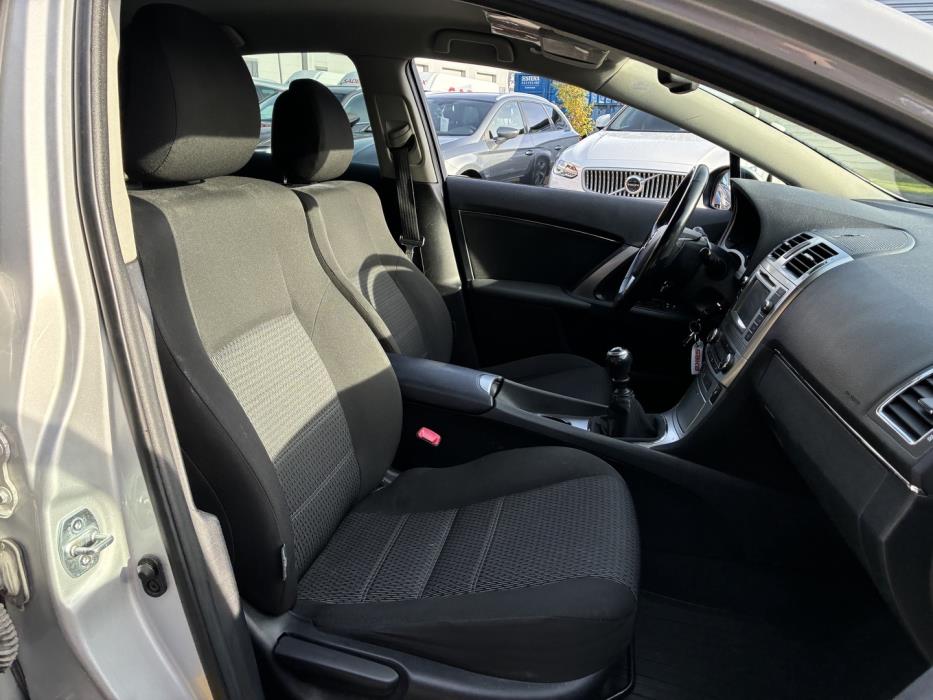TOYOTA Avensis 2012