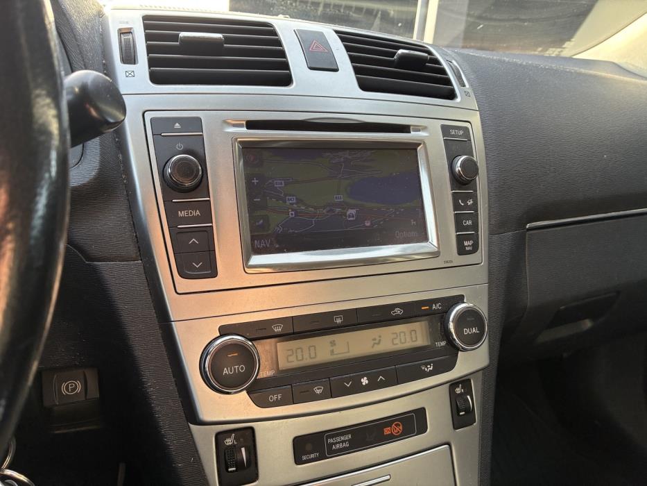 TOYOTA Avensis 2012