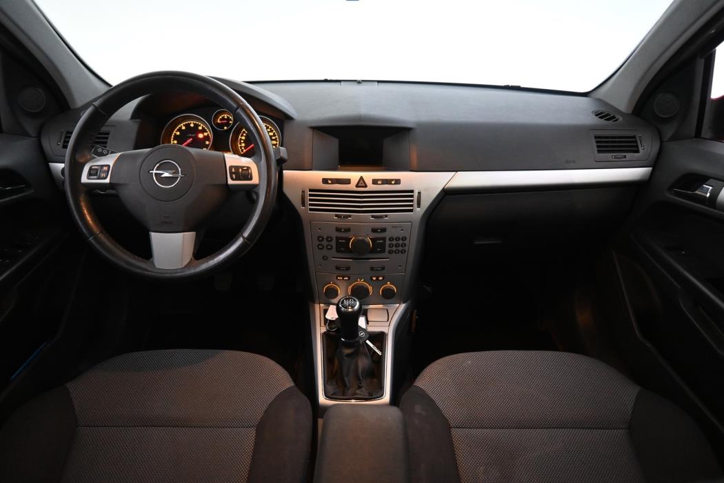 OPEL Astra 2010