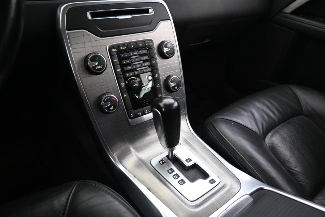 VOLVO XC70 2012