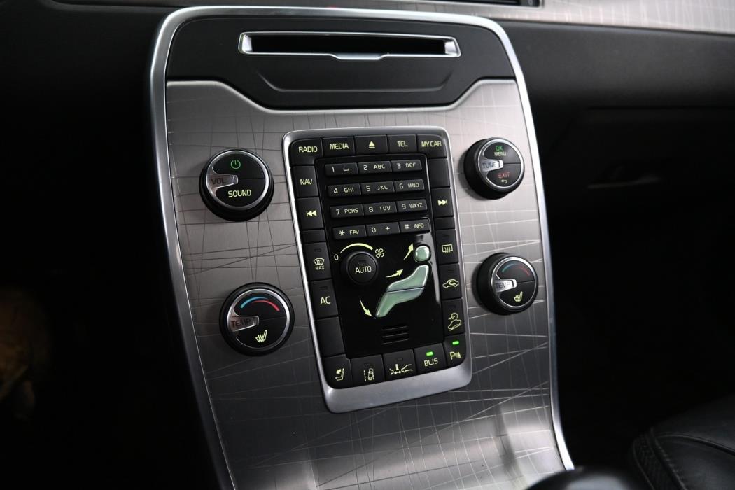 VOLVO XC70 2012