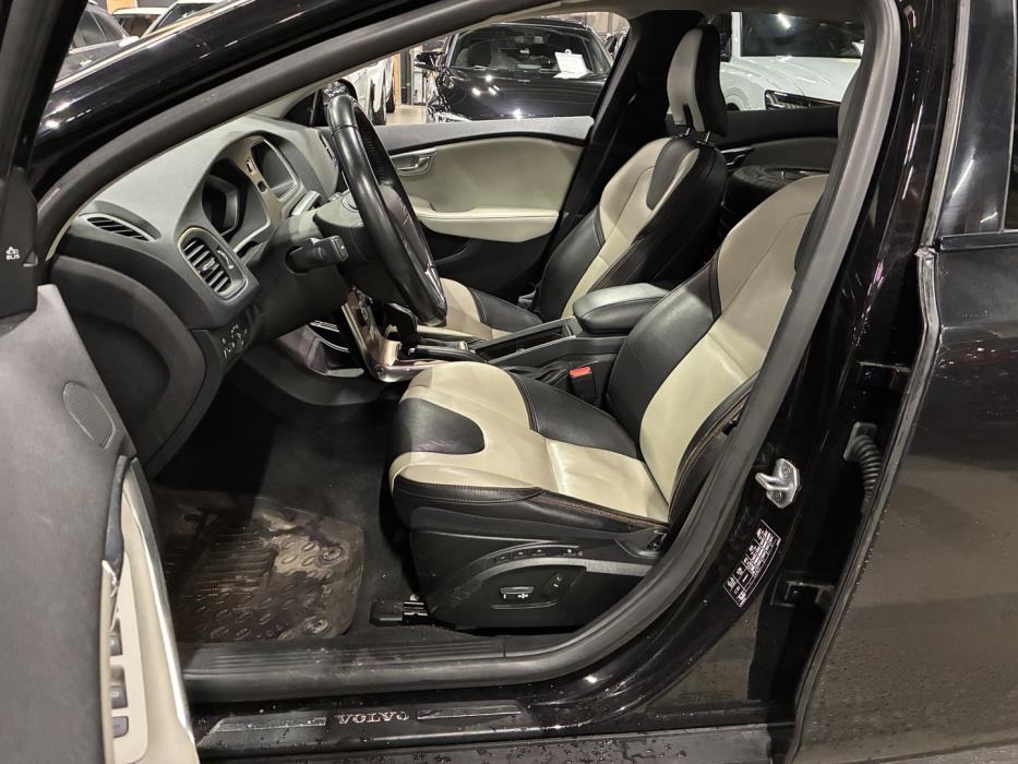 VOLVO V40 Cross Country 2015