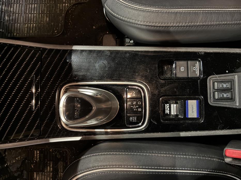 MITSUBISHI Outlander 2020