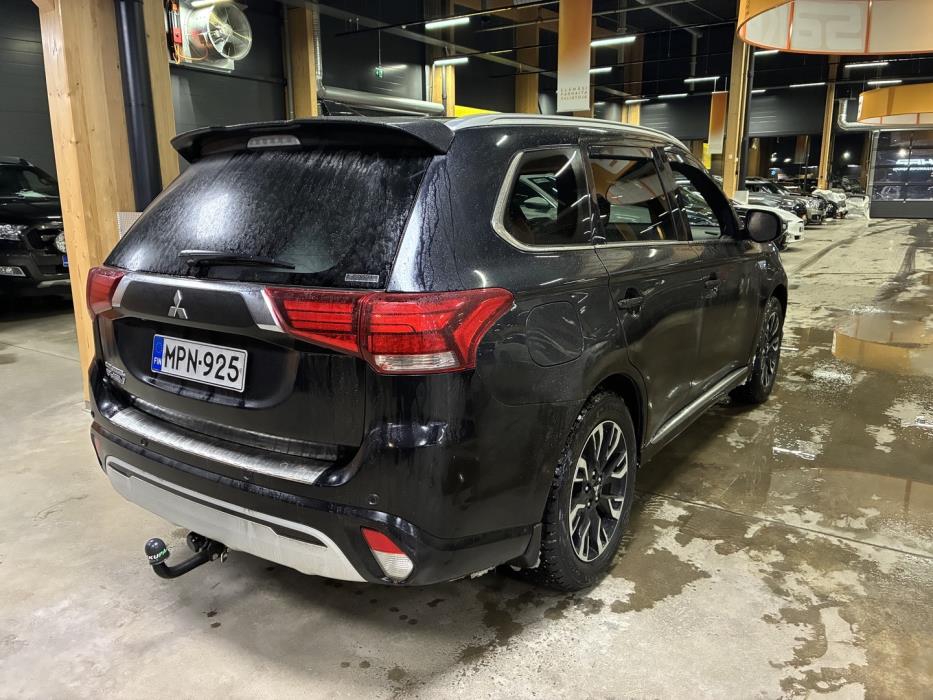 MITSUBISHI Outlander 2020