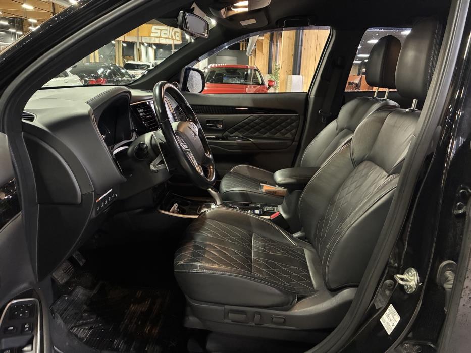 MITSUBISHI Outlander 2020