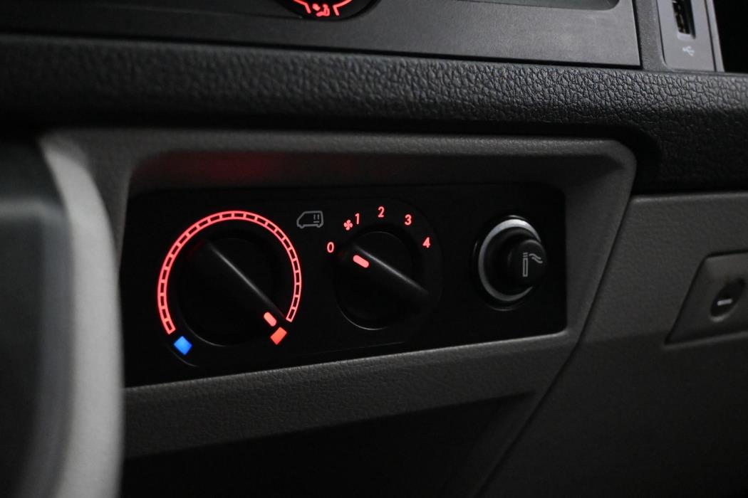 VOLKSWAGEN Transporter 2016