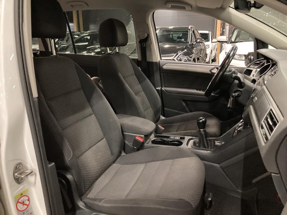 VOLKSWAGEN Touran 2018