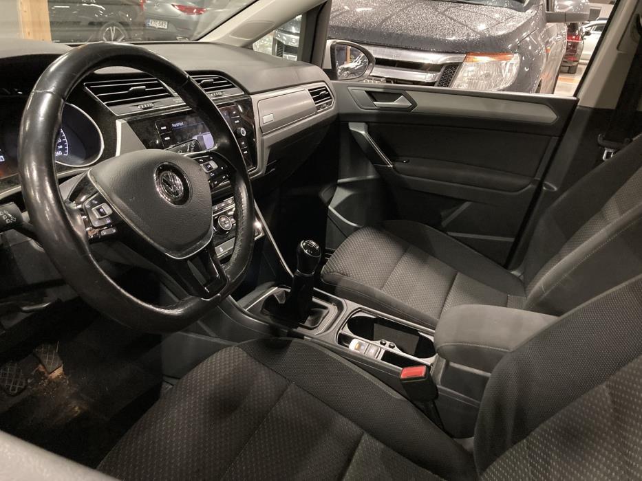 VOLKSWAGEN Touran 2018