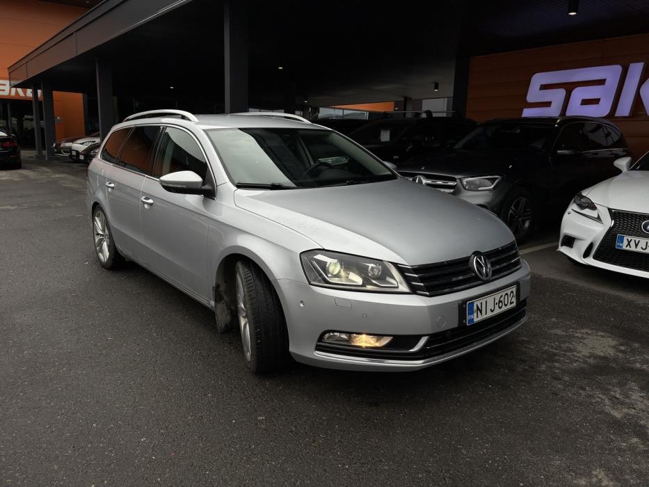 VOLKSWAGEN Passat 2012