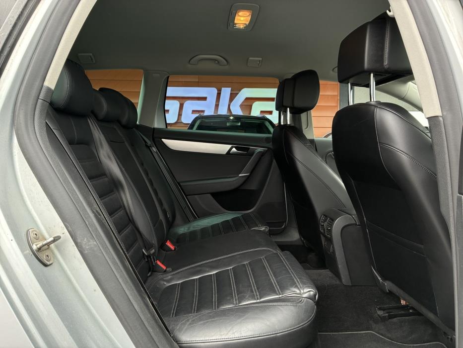 VOLKSWAGEN Passat 2012